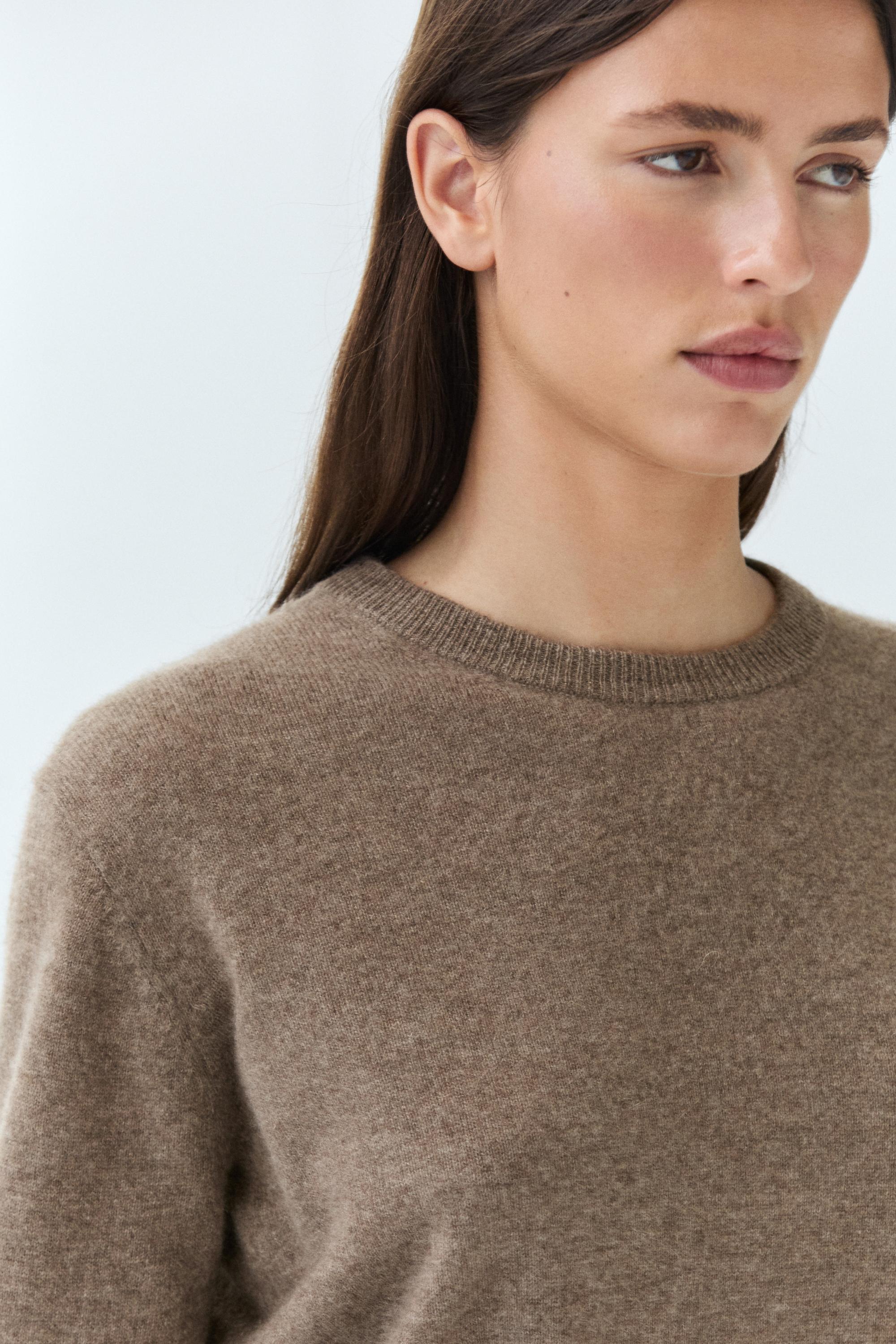100% cashmere long sleeve sweater